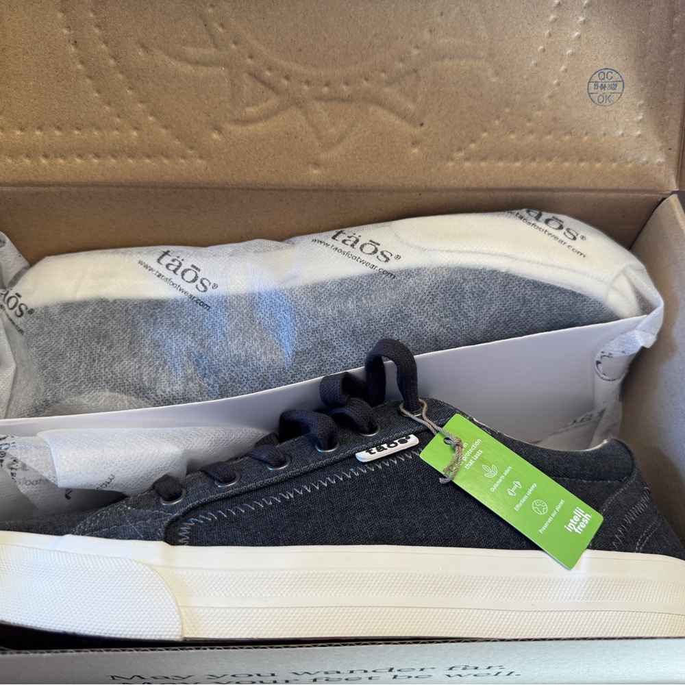 NWT Taos Plim Soul Charcoal Sz11